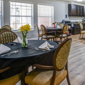 dining area with dinnerware